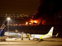 Kok Bisa Japan Airlines Tabrak Pesawat Penjaga Pantai yang Mau Take Off?