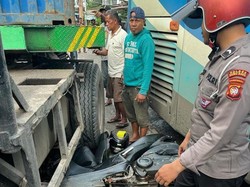 Polisi Ganjal Bus Pakai Motor Satu-satunya: Lebih Sayang Nyawa Orang Lain