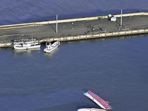 Diterjang Tsunami Gegara Gempa Taiwan, Jepang Tutup Bandara di Okinawa