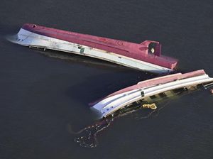 Potret Perahu Nelayan Terbalik-Patah di Ishikawa