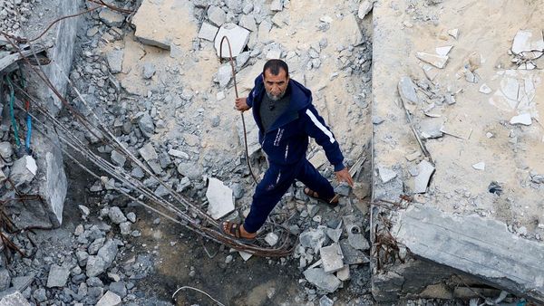 Pilu Pria Palestina Kehilangan Seluruh Keluarganya Akibat Serangan Israel