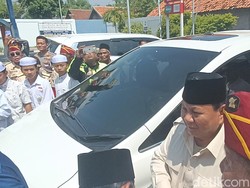 Prabowo Sowan ke Ponpes Genggong Probolinggo Dikawal Pakde Karwo