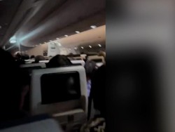 Video Suasana Mencekam di Dalam Pesawat Japan Airlines saat Terbakar