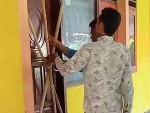 3 Bulan Tak Terima Gaji, Guru-Staf SMPN di Bima Segel Ruang Kepsek