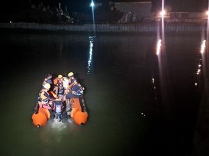 Nakhoda Jatuh Saat Bersandar di Kapal, Basarnas Babel Masih Mencari