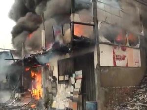 Toko Bangunan di Kramat Jati Terbakar, Diduga gegara Korsleting Listrik