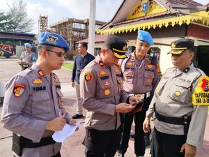 Demi Pastikan Netral di Pemilu, HP Polisi di Inhu Diperiksa Wakapolres Demi Pastikan Netral di Pemilu, HP Polisi di Inhu Diperiksa Wakapolres
