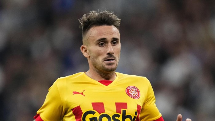 Gironas Aleix Garcia during a Spanish La Liga soccer match between Real Madrid and Girona at the Santiago Bernabeu stadium in Madrid, Spain, Sunday, Oct. 30, 2022. Spain coach Luis de la Fuente has called up four new players including Girona midfielder Aleix García for the final two European Championship qualifiers with a place in next year’s tournament already secured. (AP Photo/Jose Breton)