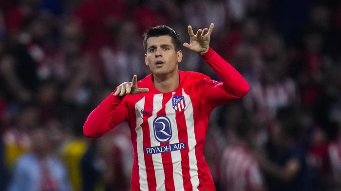 Atletico Madrids Alvaro Morata celebrates after scoring his sides third goal during the Spanish La Liga soccer match between Atletico Madrid and Real Madrid at Metropolitan stadium in Madrid, Sunday, Sept. 24, 2023. (AP Photo/Manu Fernandez)