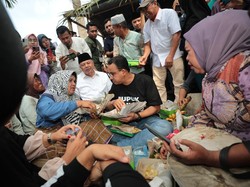 Makan Bajamba dengan Petani Solok, Anies Tegaskan Komitmen Pupuk Terjangkau