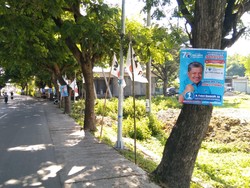 Satpol PP Kota Bima Tertibkan APK Langgar Aturan!