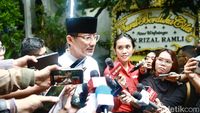 Deretan Pejabat Hadir di Rumah Duka Rizal Ramli, Ada Sandiaga hingga JK