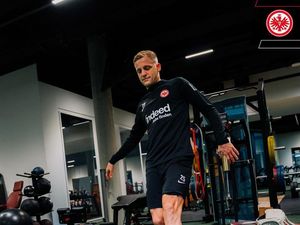 Donny van de Beek Sudah Pindah, Masih saja Dicela