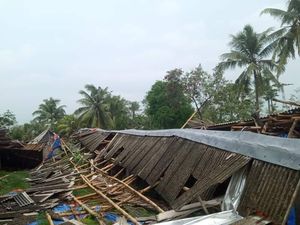 2 Rumah Rusak Diterpa Angin Puting Beliung di Lombok Tengah