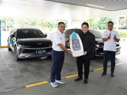 Erick Thohir Bagi-bagi Mobil Listrik ke Pejabat Kementerian BUMN