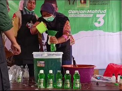 Relawan Kampanyekan Ganjar-Mahfud Lewat Pelatihan Pembuatan Sabun