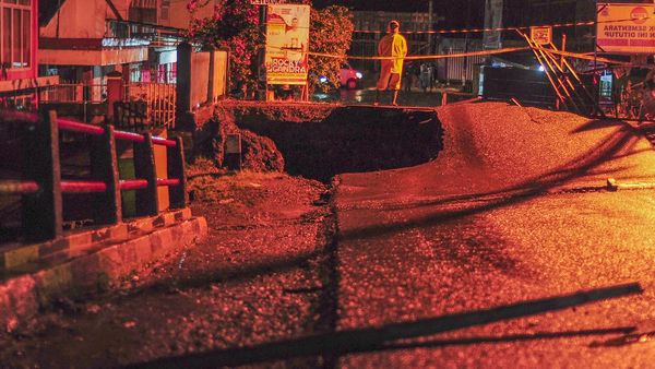 Jembatan Rusak Akibat Tergerus Banjir di Jambi