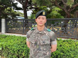 Kang Tae Oh Resmi Selesaikan Wajib Militer Kang Tae Oh Resmi Selesaikan Wajib Militer