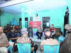 Awali Tahun 2024, Kapolsek Mampang Patroli dan Dialog dengan Warga