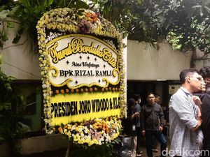 Jejeran Karangan Bunga dari Jokowi dan Sejumlah Tokoh untuk Rizal Ramli