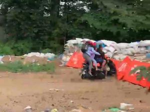 Kondisi Terkini Sekeluarga Korban Tikungan Maut Gotekan Mojokerto Kondisi Terkini Sekeluarga Korban Tikungan Maut Gotekan Mojokerto