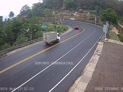 Lalin Jalan Wonosari Sore Ini, Sempat Tersendat gegara Bambu Roboh