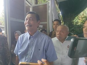 Luhut Melayat ke Rumah Duka Rizal Ramli
