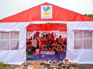 Melihat Kondisi Pengungsi Gempa Sumedang Melihat Kondisi Pengungsi Gempa Sumedang