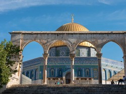 Warga Palestina Gelar Salat Tarawih di Masjid Al-Aqsa