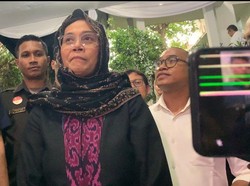 Mata Berkaca-kaca, Sri Mulyani Kenang Rizal Ramli soal Sepatu Hijau Stabilo