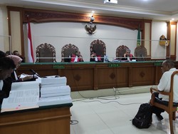 Eks Kajari Buleleng Dituntut 5 Tahun Bui gegara Gratifikasi Pengadaan Buku