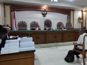 Eks Kajari Buleleng Dituntut 5 Tahun Bui gegara Gratifikasi Pengadaan Buku Eks Kajari Buleleng Dituntut 5 Tahun Bui gegara Gratifikasi Pengadaan Buku