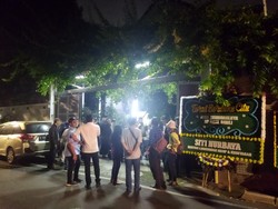 Sejumlah Kerabat Mulai Datangi Rumah Duka Rizal Ramli di Jaksel