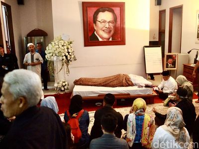 Suasana Terkini Rumah Duka Rizal Ramli