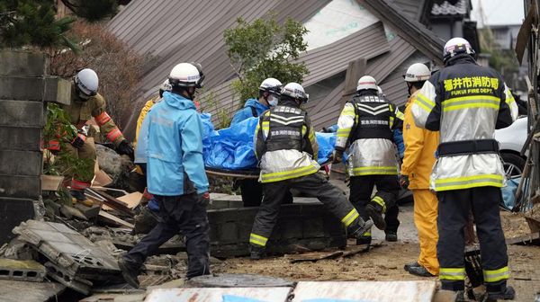 Tim Penyelamat Terus Cari Korban Gempa Jepang