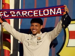 Soal Vitor Roque, Xavi Mau Pelan-pelan Saja