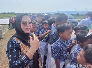 Cerita Guru di Banyumas, Tak Menyangka Muridnya Diajak Jokowi Foto Bareng