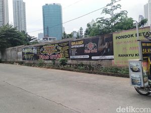 Kesaksian Warga soal Mobil Disetop Petugas Dishub DKI hingga Nemplok di Kap Kesaksian Warga soal Mobil Disetop Petugas Dishub DKI hingga Nemplok di Kap