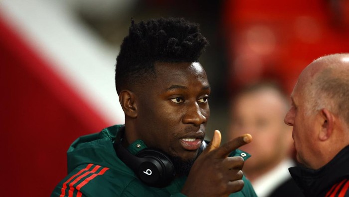 Soccer Football - Premier League - Nottingham Forest v Manchester United - The City Ground, Nottingham, Britain - December 30, 2023  Manchester Uniteds Andre Onana before the match REUTERS/Molly Darlington NO USE WITH UNAUTHORIZED AUDIO, VIDEO, DATA, FIXTURE LISTS, CLUB/LEAGUE LOGOS OR LIVE SERVICES. ONLINE IN-MATCH USE LIMITED TO 45 IMAGES, NO VIDEO EMULATION. NO USE IN BETTING, GAMES OR SINGLE CLUB/LEAGUE/PLAYER PUBLICATIONS.