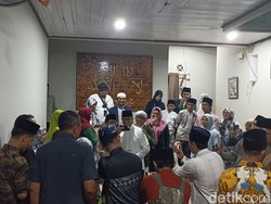 Anies Sowan ke Kiai Ponpes Miftahul Huda Tasik, Diberi Wejangan Ini