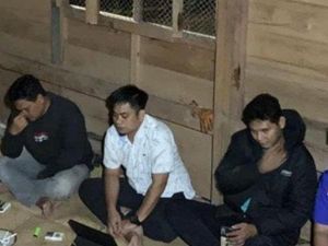 Bawaslu Enrekang Usut Dugaan ASN-Pendamping PKH Kampanye Bareng Caleg Bawaslu Enrekang Usut Dugaan ASN-Pendamping PKH Kampanye Bareng Caleg