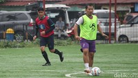 Dalam turnamen tersebut Kaesang terlihat bermain untuk tim merah.