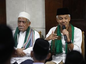 Ganjar Sowan ke Gus Ubab di Rembang, Minta Restu dan Dukungan Ganjar Sowan ke Gus Ubab di Rembang, Minta Restu dan Dukungan