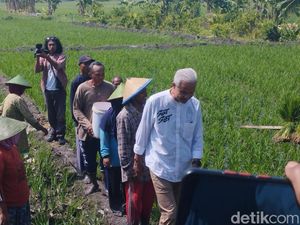 Ganjar Temui Petani di Blora, Terima Keluhan soal KUR dan BLT Ganjar Temui Petani di Blora, Terima Keluhan soal KUR dan BLT