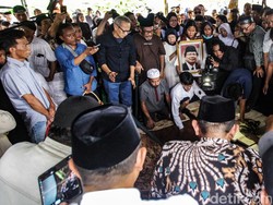 Peristirahatan Terakhir Rizal Ramli Seliang Lahad Bersama Istri