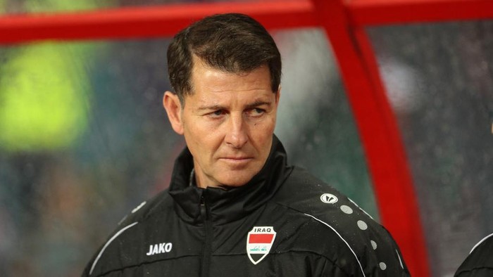 Iraqs Spanish coach Jesus Casas looks on during the Arabian Gulf Cup football match between Iraq and Saudi Arabia at the Basra International Stadium in Iraqs eponymous southern city on January 9, 2023. (Photo by Hussein Faleh / AFP)