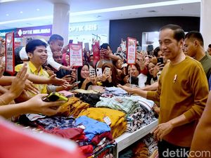 Momen Jokowi Kunjungi Pusat Perbelanjaan di Banyumas Bareng Para Menteri