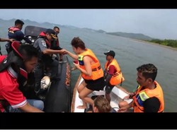 Kapal Pinisi Angkut 5 Turis Belanda Kandas Terhalang Kabut di Labuan Bajo