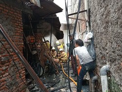 Kebakaran di Jelambar Jakbar Hanguskan 15 Rumah, 1 Orang Luka