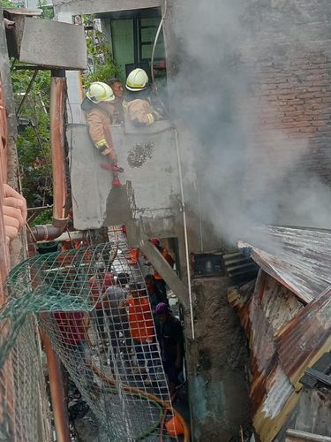 Kebakaran besar melanda kawasan Jelambar, Jakarta Barat (Jakbar). Sebanyak 15 rumah hangus terbakar. (dok Damkar Jakbar)